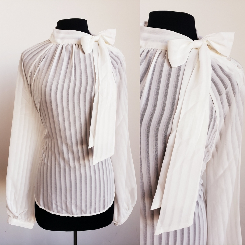 Winter white Pussbow blouse